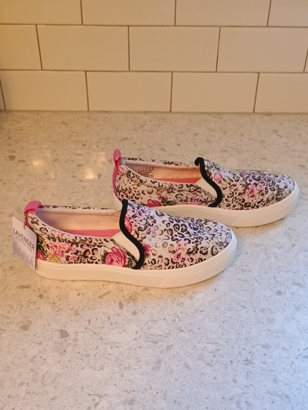 NWT Woman's Size 7 Skechers Street Poppy Garden Cat-Hard To Find Design